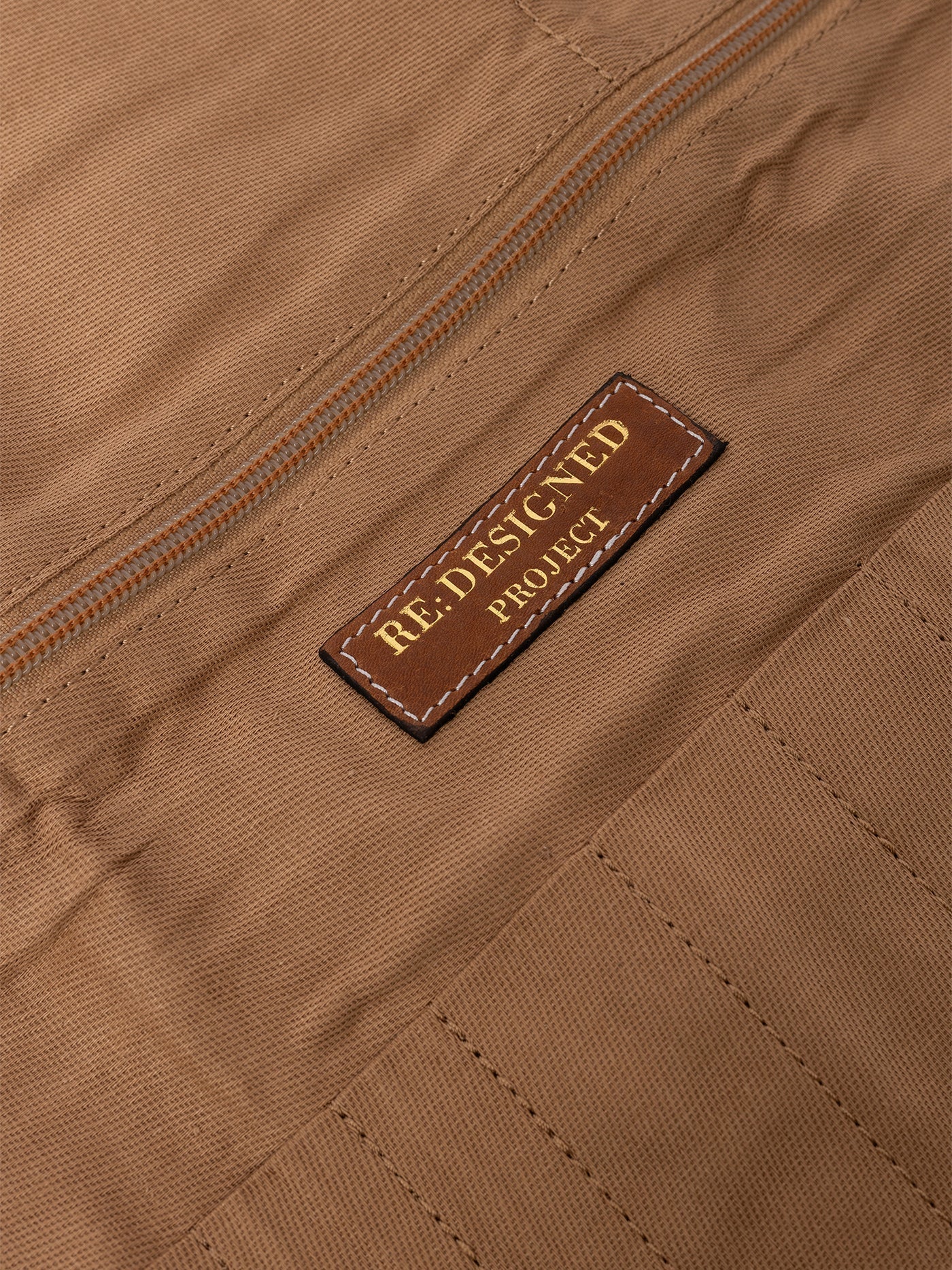 PROJECT PO34 - Farbe Walnut / Gold -