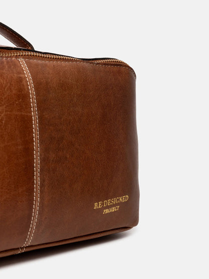 PROJECT P010 - Farbe Walnut / Bras -